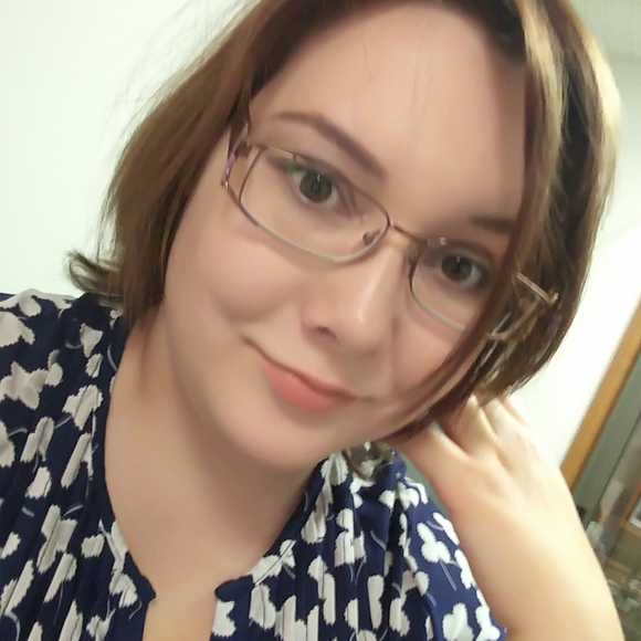 Meet your Posher, Kayla - Picture 6 of 6